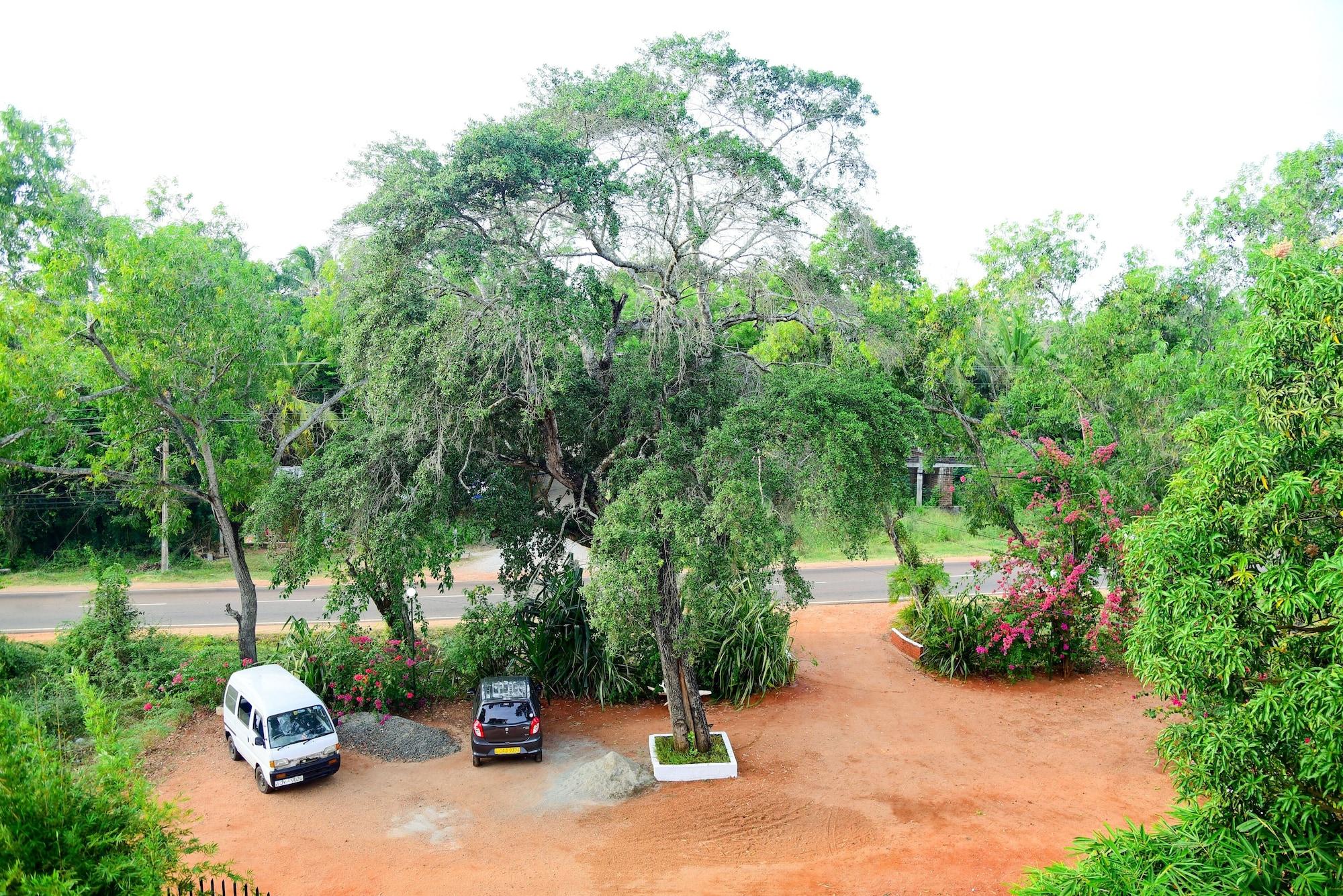 Hotel Moonstone Anuradhapura Exterior photo