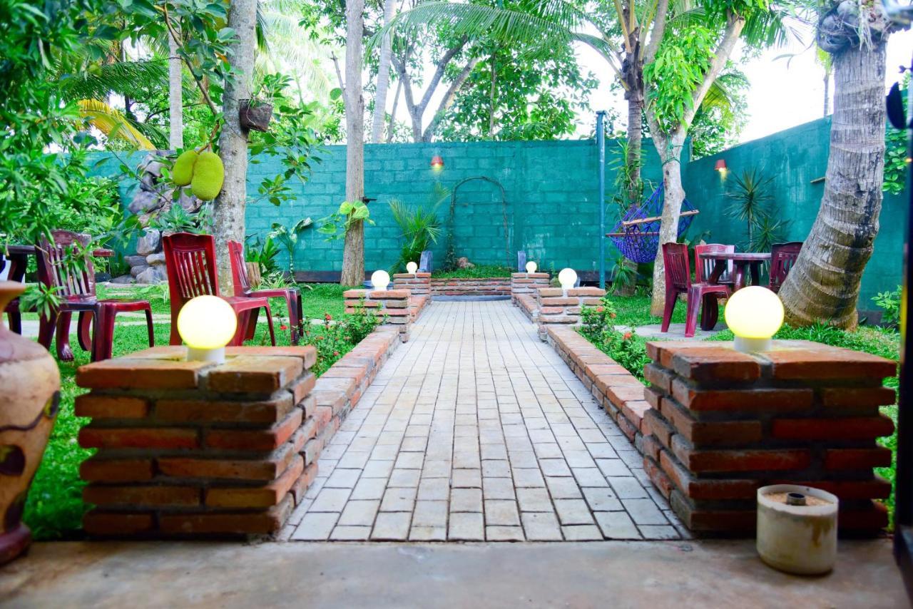 Hotel Moonstone Anuradhapura Exterior photo