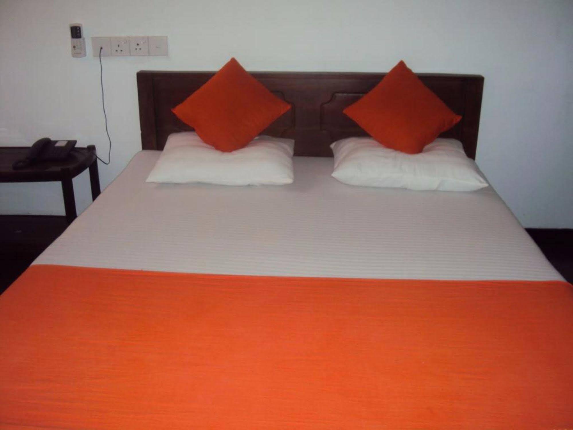Hotel Moonstone Anuradhapura Exterior photo