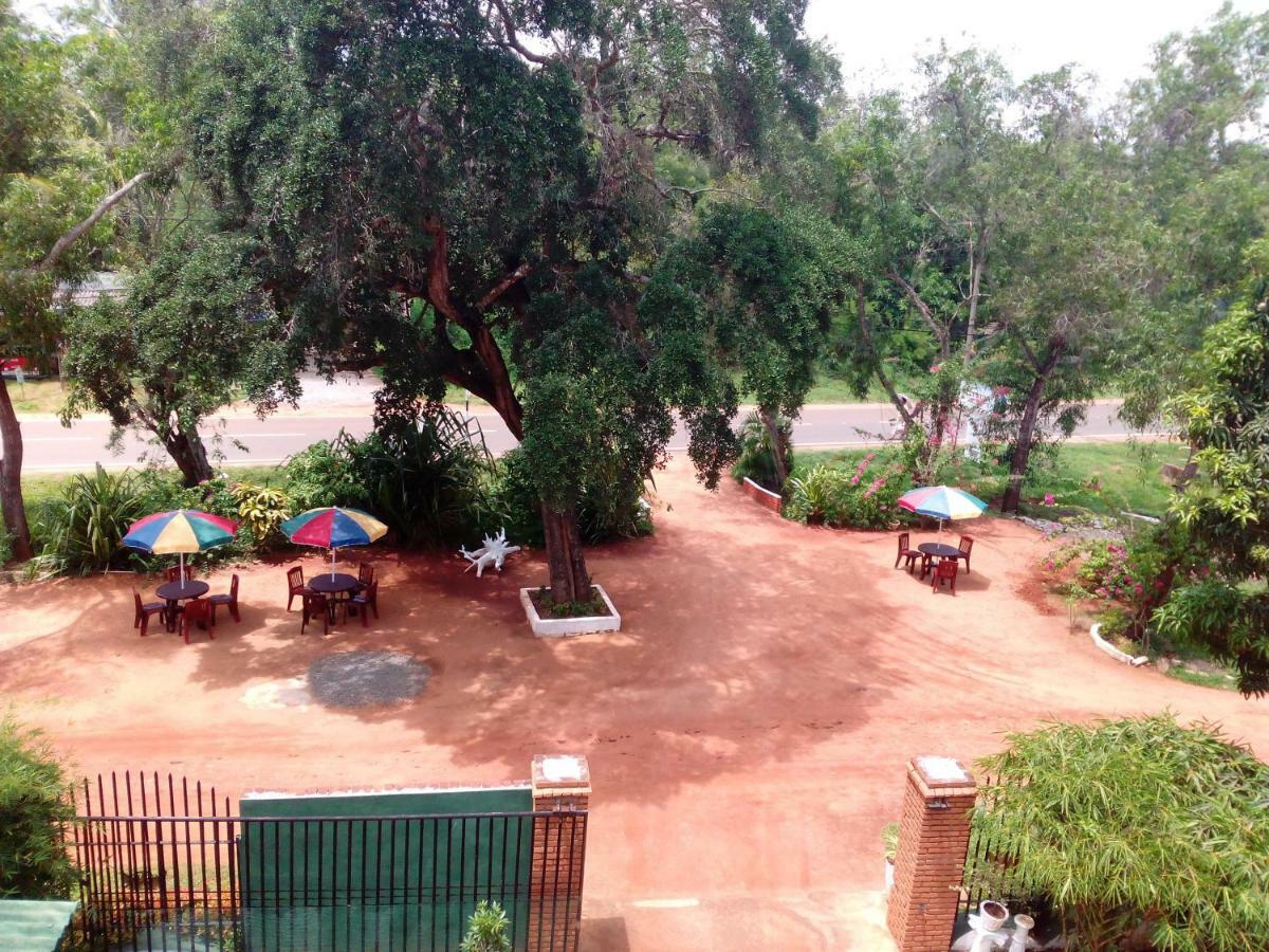 Hotel Moonstone Anuradhapura Exterior photo